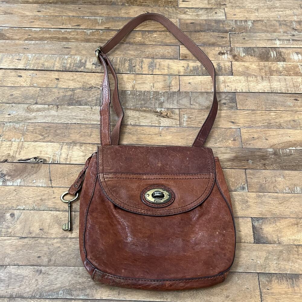 1954 FOSSIL Long Live Vintage Leather Crossbody Purse w/Key Charm